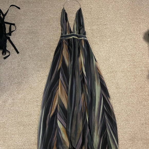 Flowy Open Back Maxi Dress - Picture 3 of 6